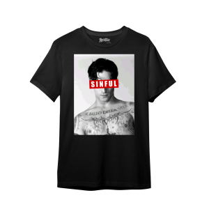Camiseta Ajuste Mediano Sinful para Hombre en Negro